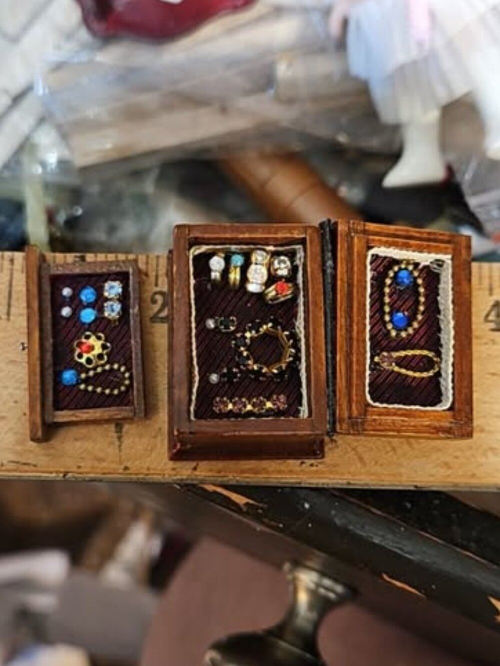 Dollhouse Miniature Jewelry Box Filled with tiny jewelry - Picture 4 of 4